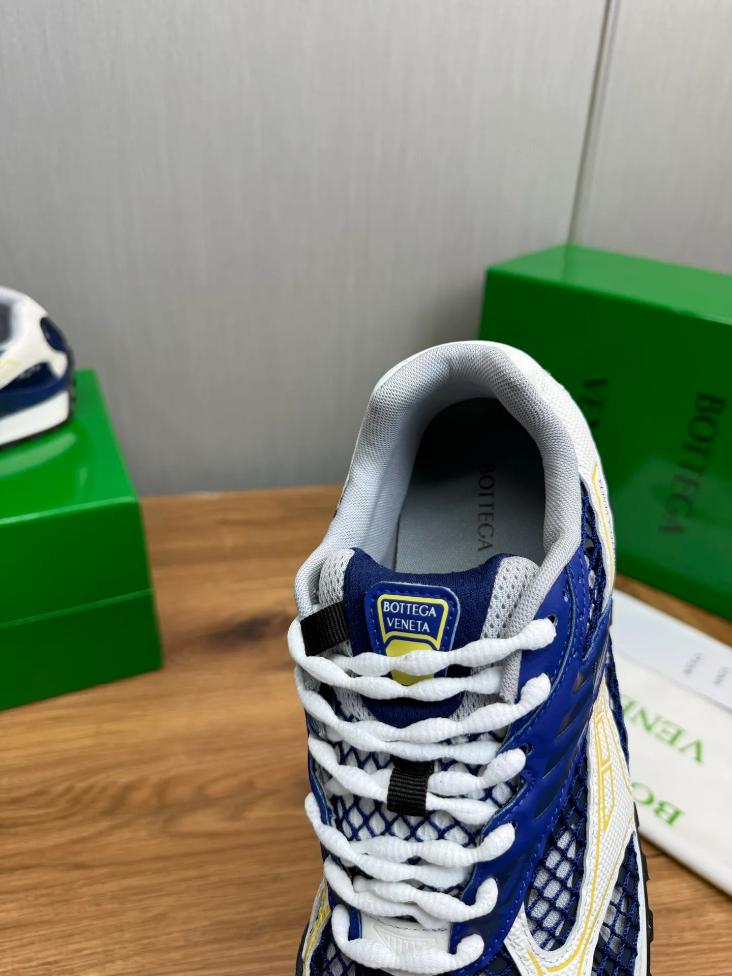 Men's men's shoes 💰620💰 BV top version 𝘽𝙊𝙏𝙏𝙀𝙂𝘼 𝙑𝙀𝙉𝙀𝙏𝘼 Orbit sneakers Wang Yibo same style couple style dad shoes 🩷💚 Runner sneakers, made of lightweight technical mesh fabric. Features a geometric patterned rubber outsole. Pay attention to the package craftsmanship ❕ High version shipping ❗️ Very nice, durable to play with and durable to make ✔️ Standard version 💯💯 The outsole is made of color-blocked TPU outsole. Women’s model 35-41 (40 41 customized) Men’s model 39-46 (45.46 customized) Equipped with original packaging